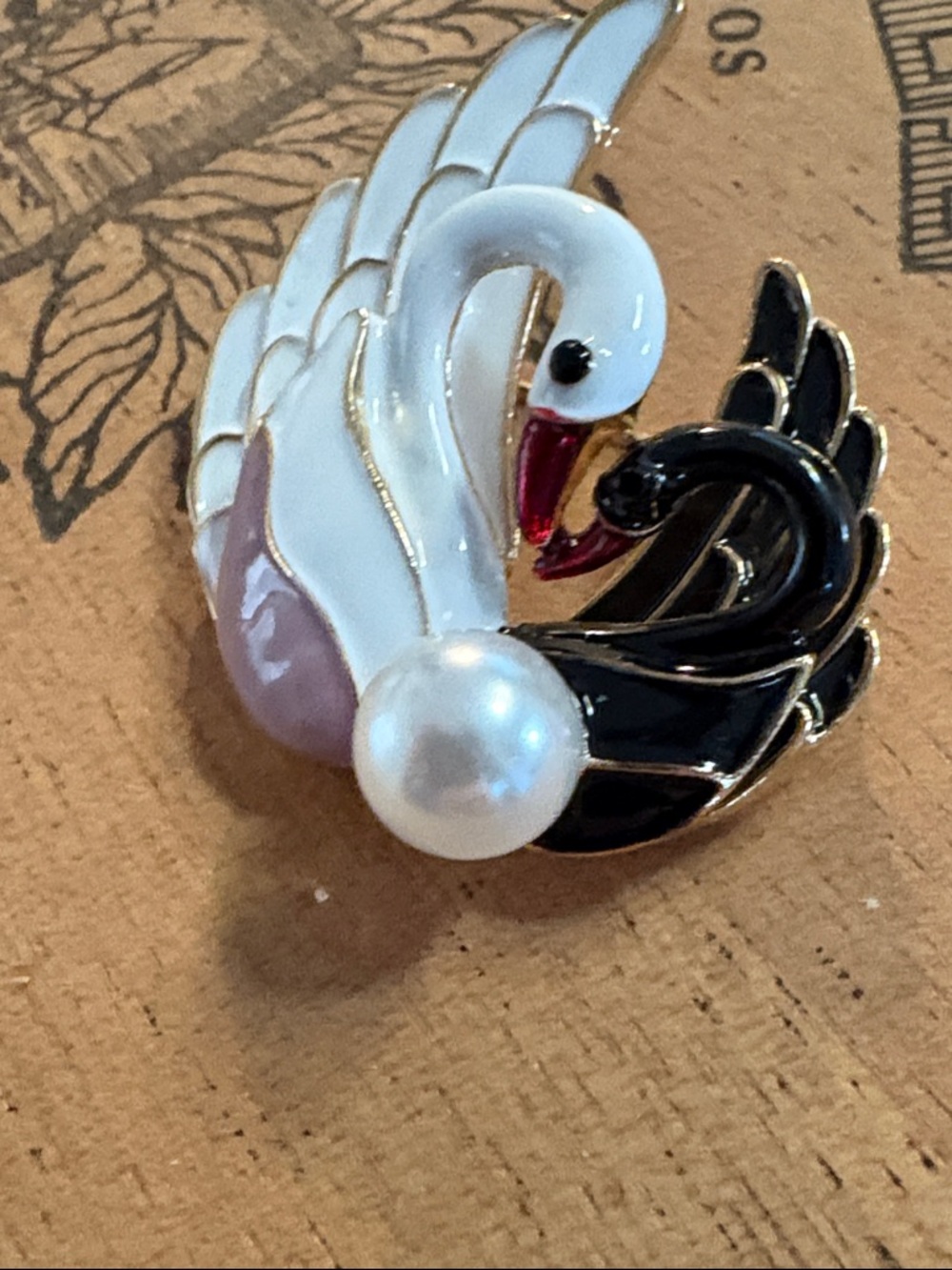 Elegant Swan Duo Brooch in White and Black Faux Pearl Accent